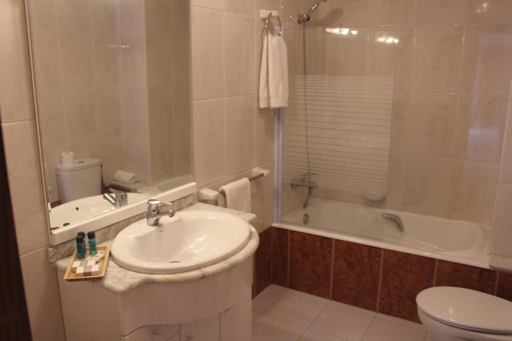 Hotel La Zubia , Granada מראה חיצוני תמונה